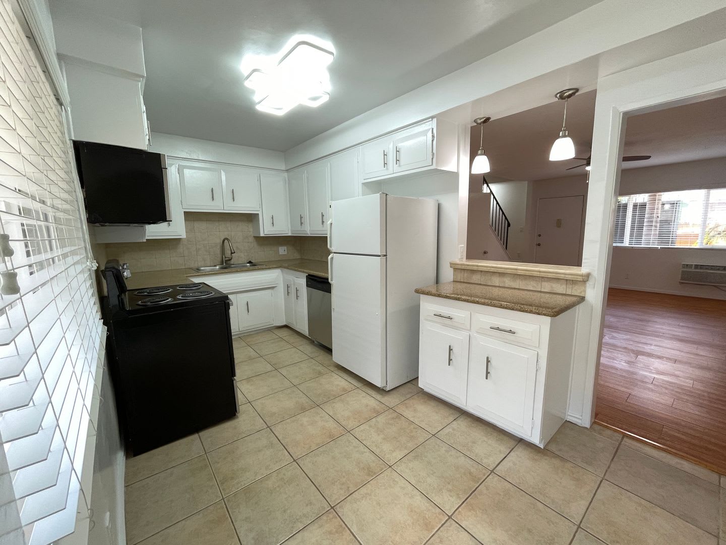 13952 Moorpark St. – photo 2