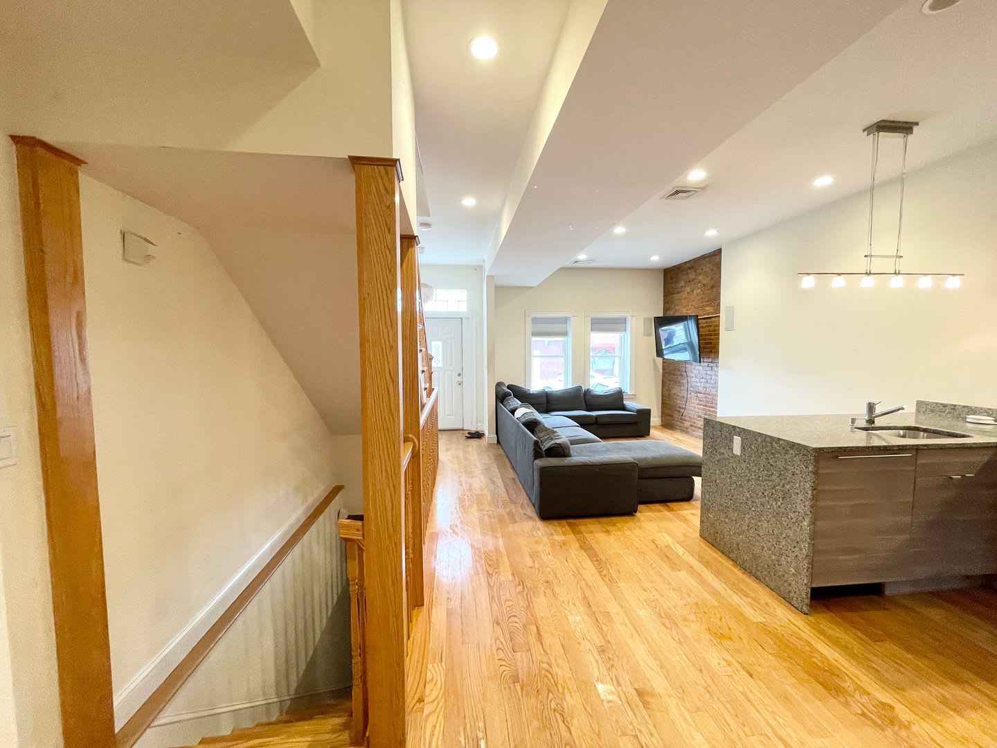 South Boston 5 Bed – Washer/Dryer in Unit – No Fee – 9/1 – photo 3