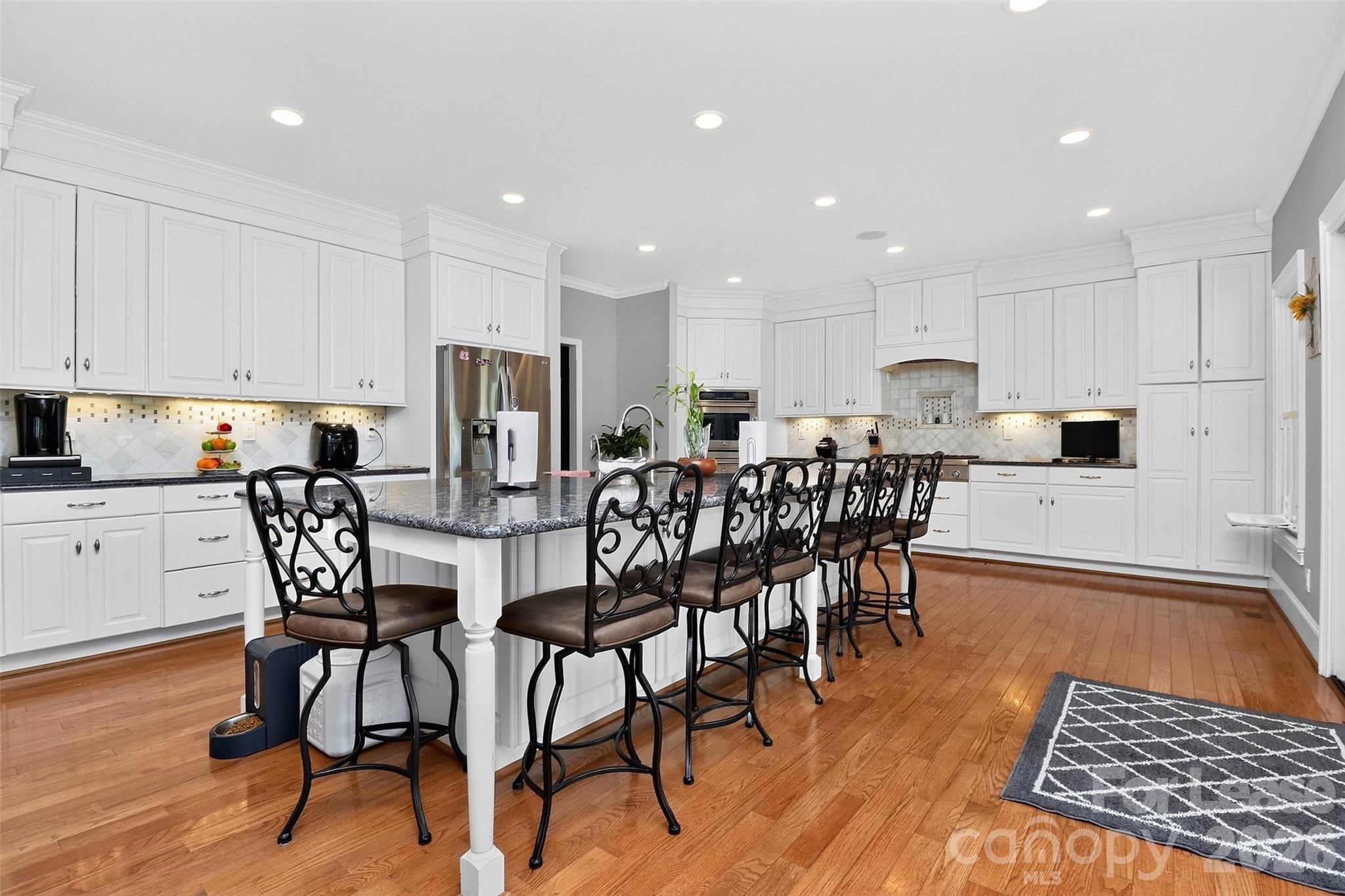 9704 Saddle Avenue – photo 2