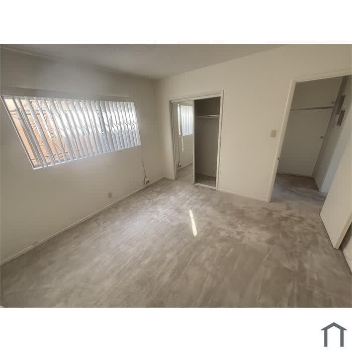 1435 West 105th Street – photo 3
