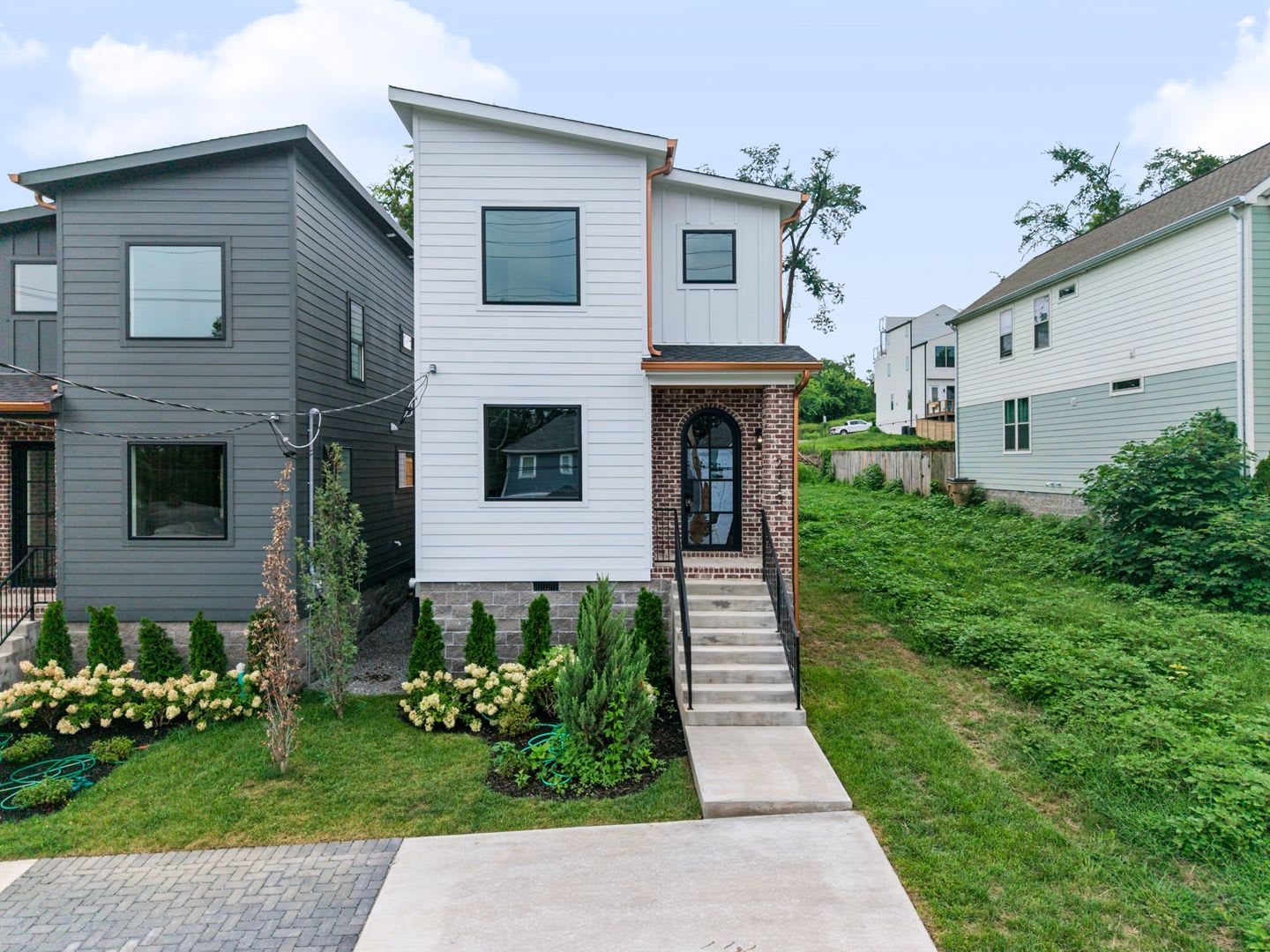Modern Living & Downtown Skyline Views! – photo 4
