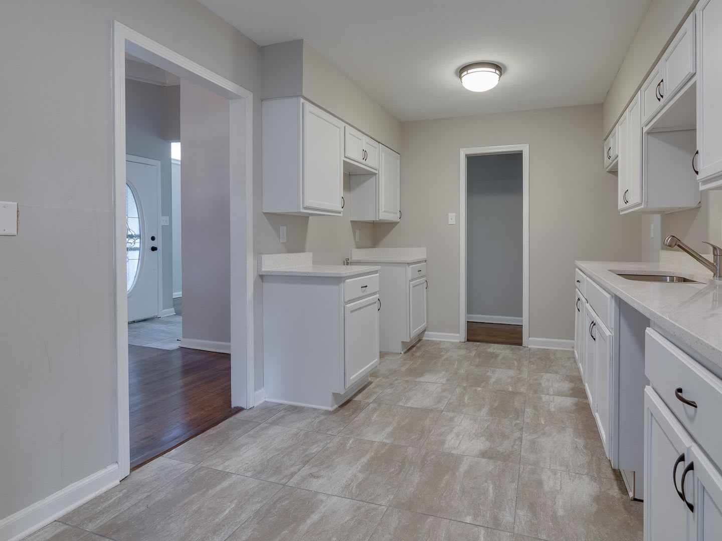 Beautifully Renovated 3BR/2B Home in Great Location!! – photo 4