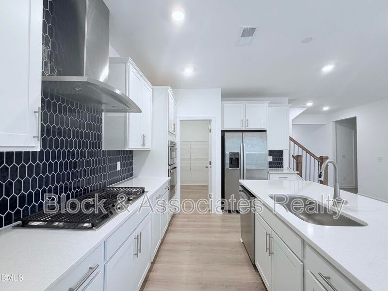 611 Contento Ct – photo 2