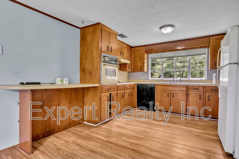 216 Meadowood Ave – photo 3