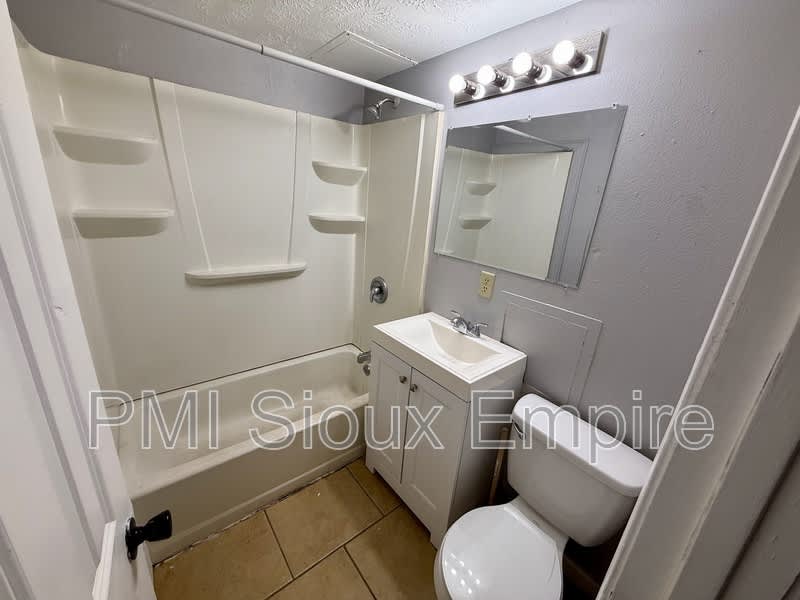 2600 S Duluth Ave – photo 3