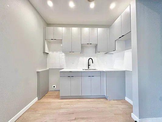 2819 Clarendon – photo 3