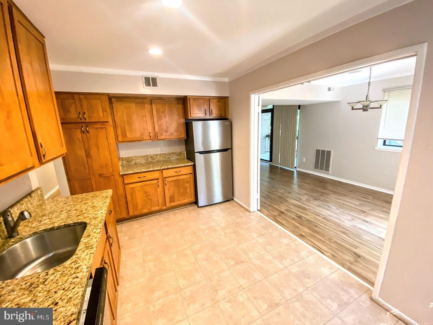 1646 PARKCREST Circle – photo 4