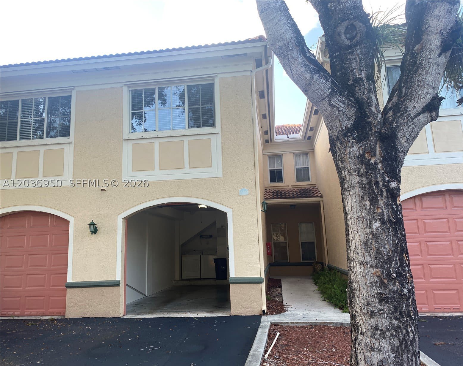 2492 Centergate Dr – photo 2
