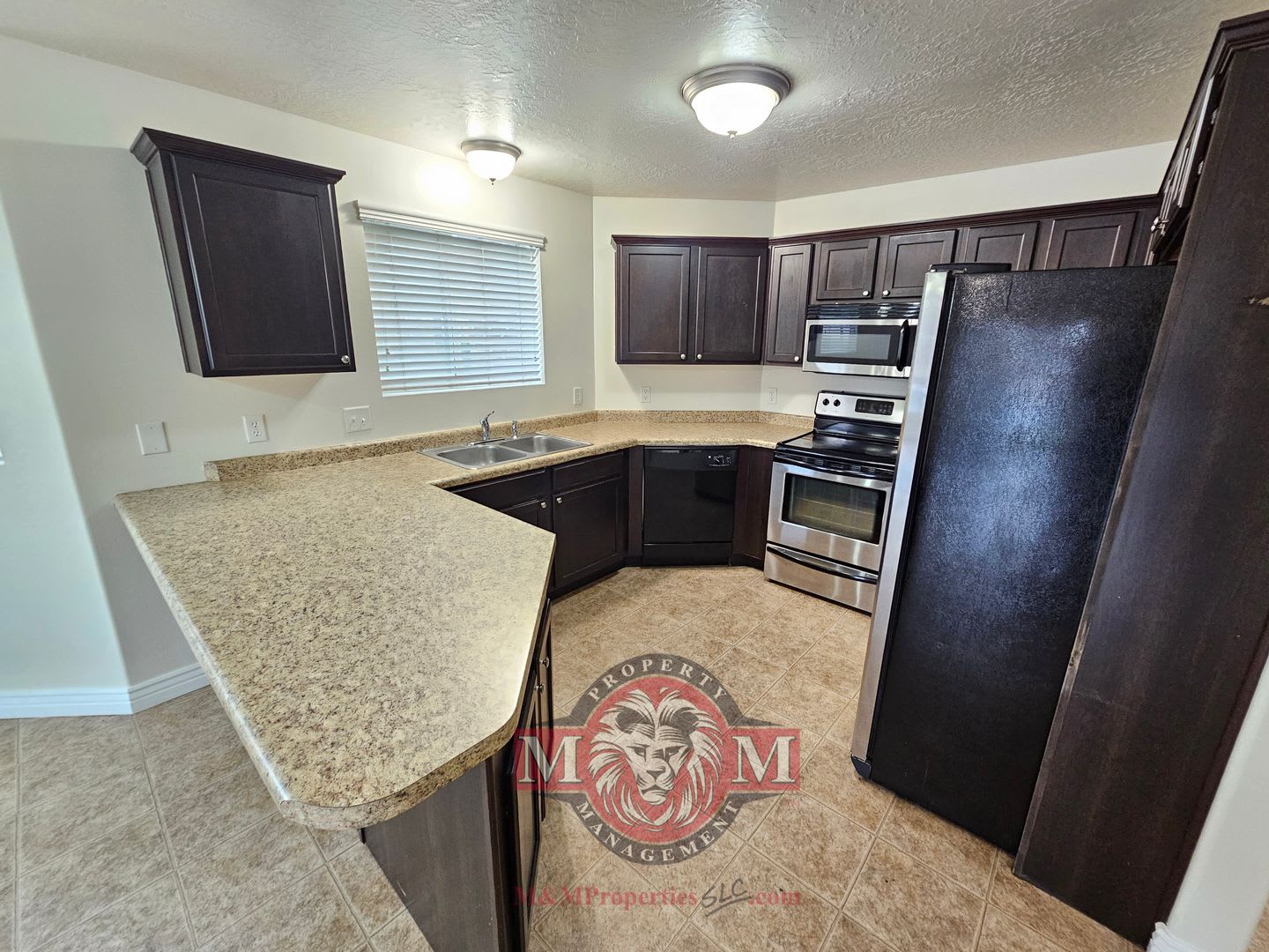 Great Ground-Level 3 Bed 2 Bath Sandy Condo! – photo 3