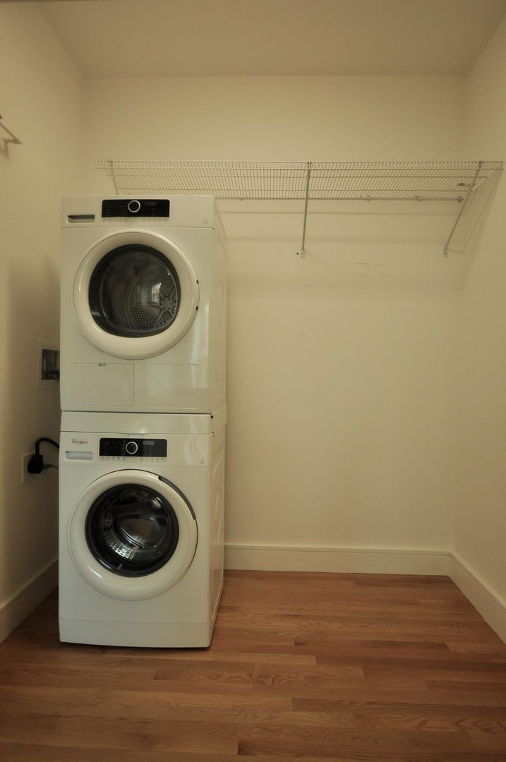 Charming 1 Bedroom-No Broker Fee – photo 2