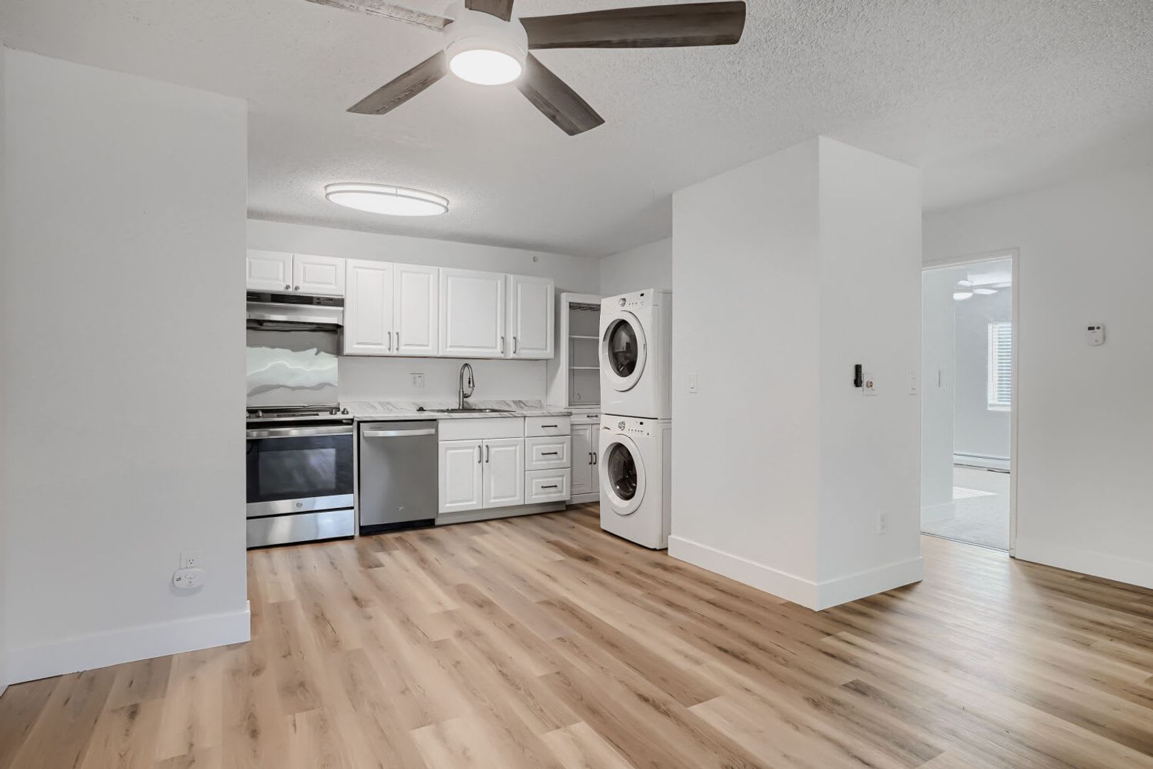 Luxury Living 5 Bed 5 Bath New Home Located In Boulder Available Now – photo 3