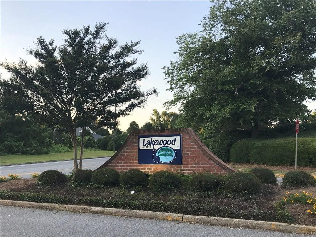 Lakewood Commons – photo 2
