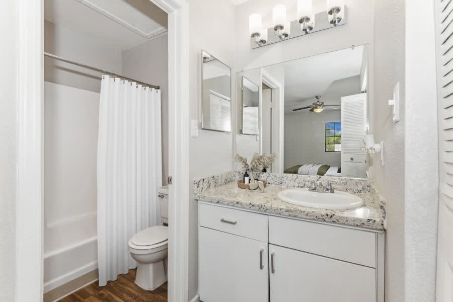 2925 North 19Th Avenue – photo 3