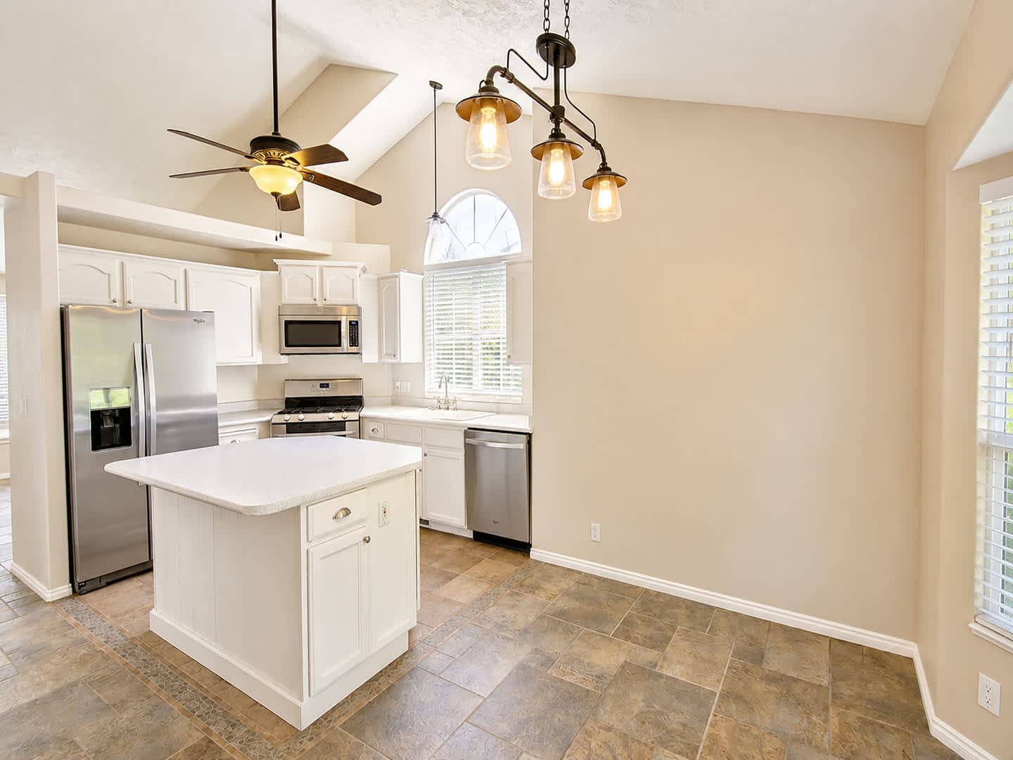 Charming 5 Bedroom Cul De Sac Home In Sandy With Garden Beds And Outdoor Space – photo 3