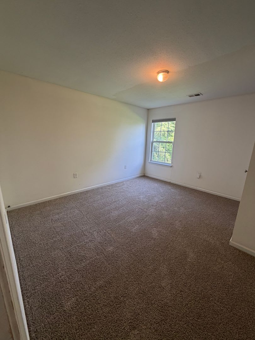 Available for immediate move in! – photo 5