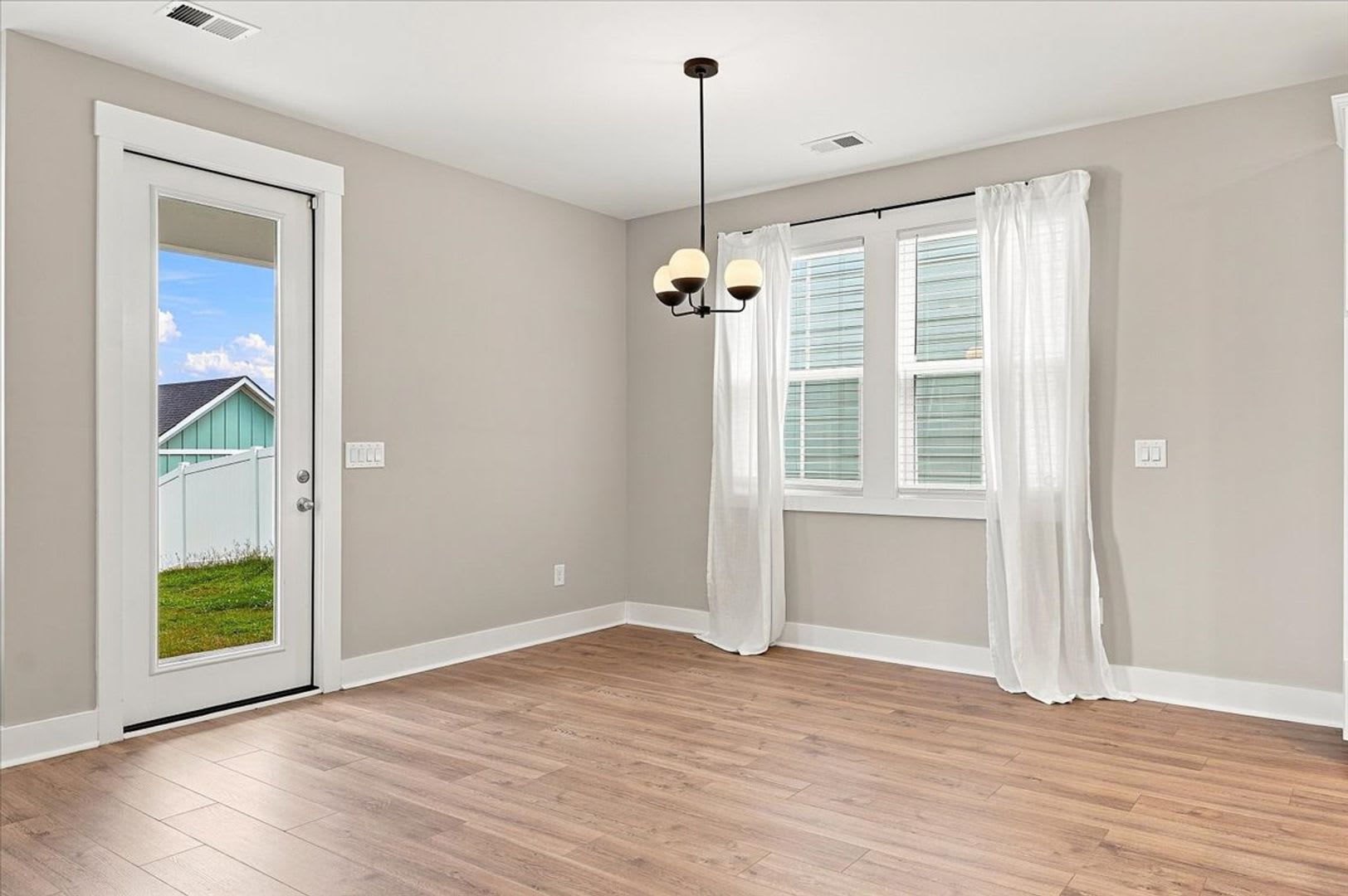 Beautiful 4 Bedroom, 3.5 bath townhome plus additional office/flex space! – photo 3
