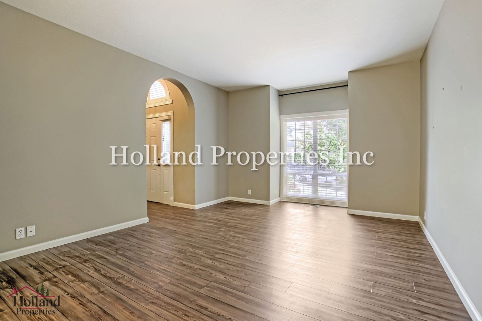 Spacious 4Br Beaverton Home With Fireplace Fenced Yard Green Space Views – photo 5