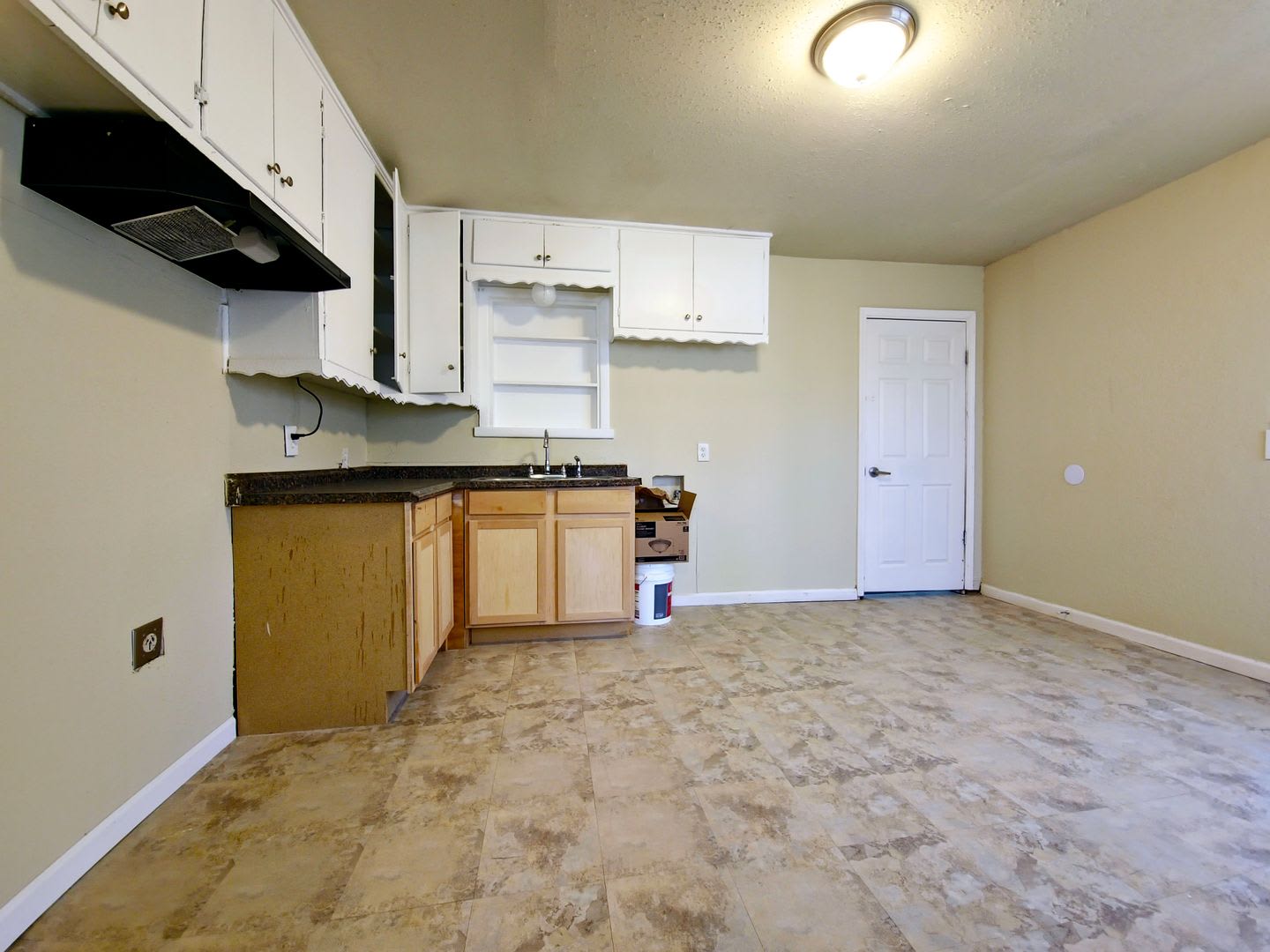 MOVE-IN SPECIAL: Cozy 3 Bedroom Home in East Lubbock – photo 5