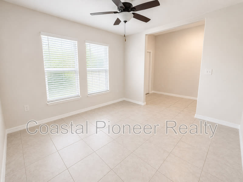 16576 Delia St – photo 3