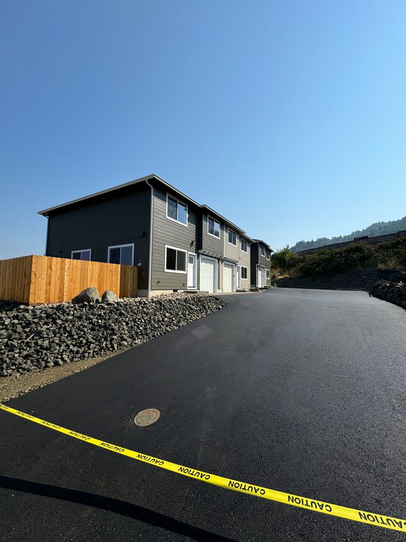 New 3 bedroom 2 1/2 bath home townhome on west side of Roseburg – photo 2