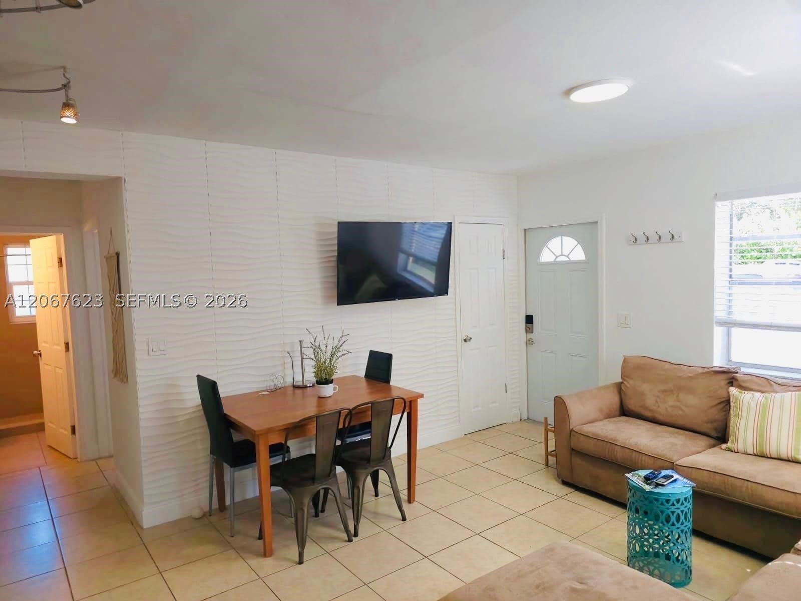 1639 Hayes St – photo 4