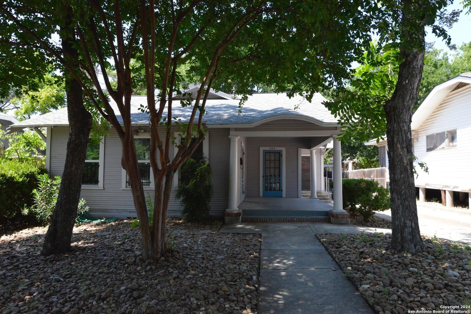423 W Huisache – photo 1