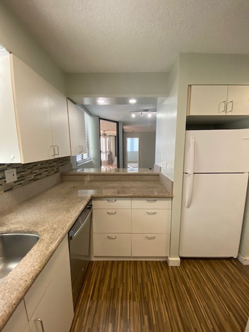 2 Bedroom 2 Bath 2 Pkg At The Sovereign – photo 1