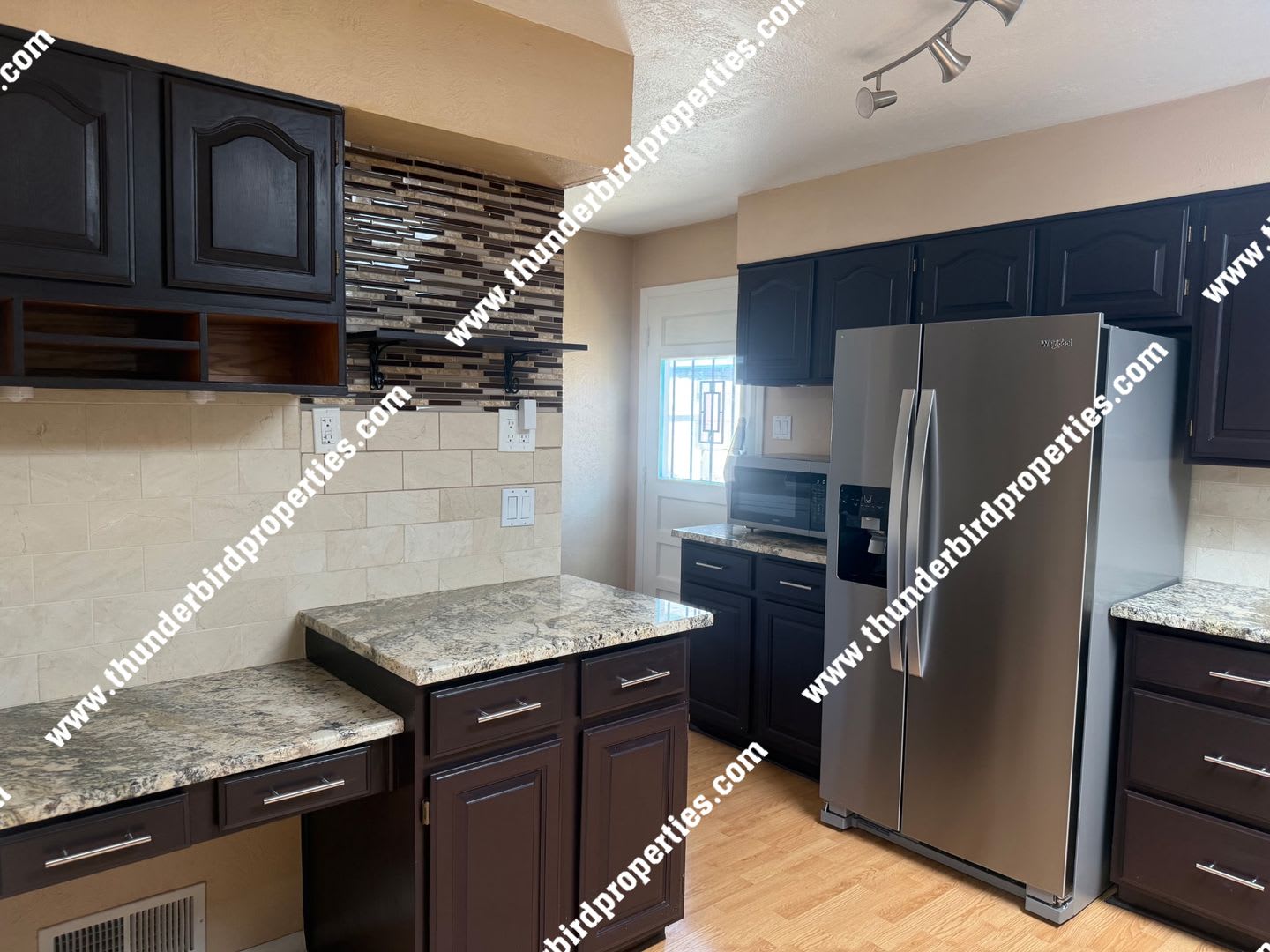 Available NOW!! Located in the NE heights. – photo 5