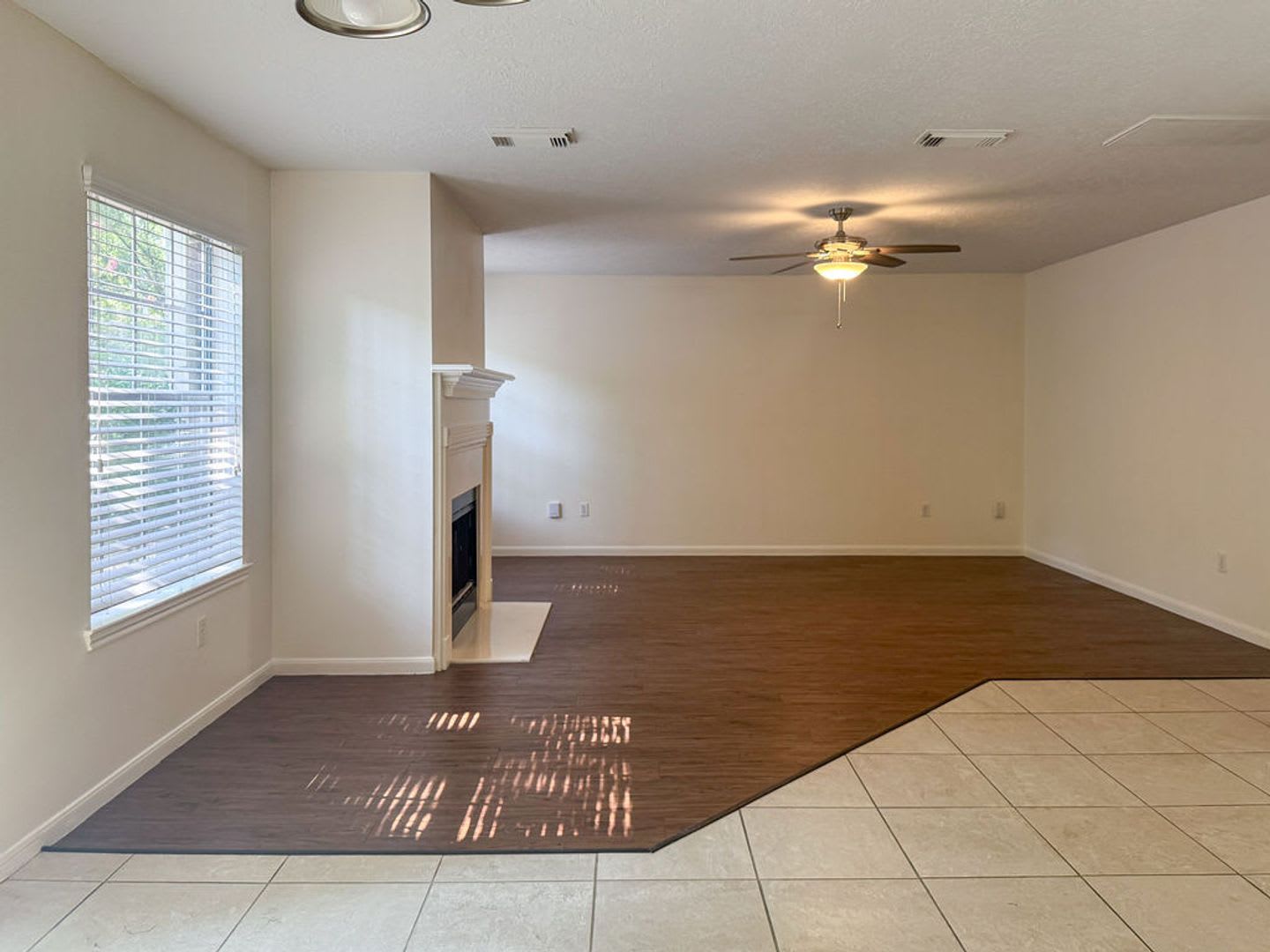 ***MOVE IN SPECIAL*** 1/2 OFF 1st Month's Rent Beautiful 2 Story on Corner in Elkins Lake – photo 4