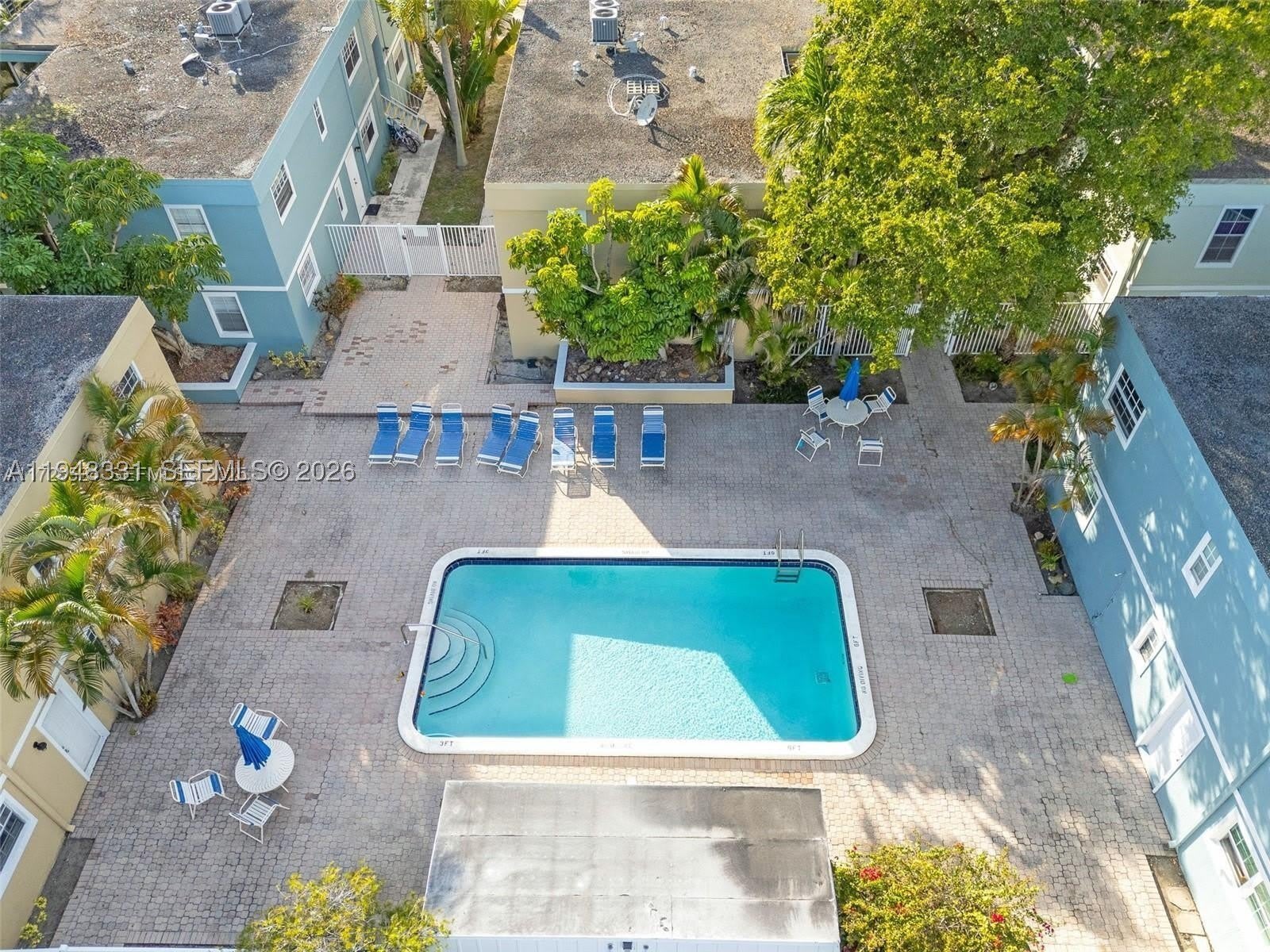 320 SE 10th Ave – photo 2