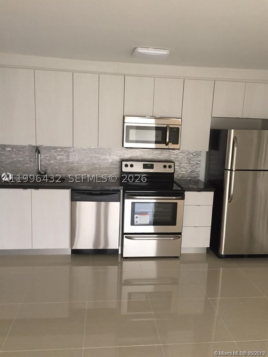 4600 Nw 79Th Ave – photo 1