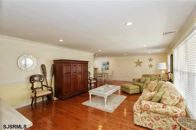 15 N Gladstone Ave – photo 2