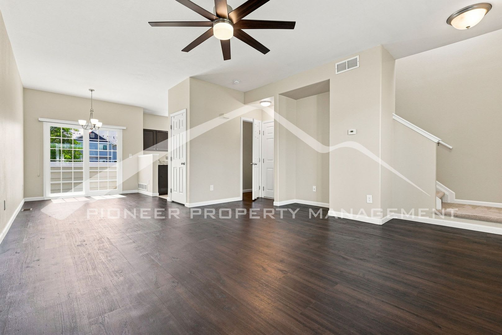 Gorgeous Townhouse With Central Ac And 2 Car Garage – photo 3