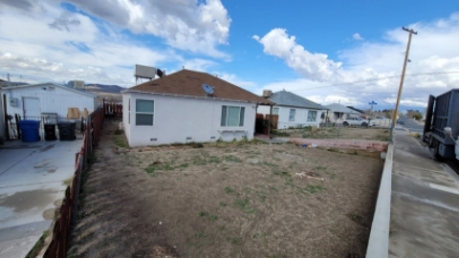2 Bedroom 1 Bath home w/ washer Dryer Hook Ups. – photo 3