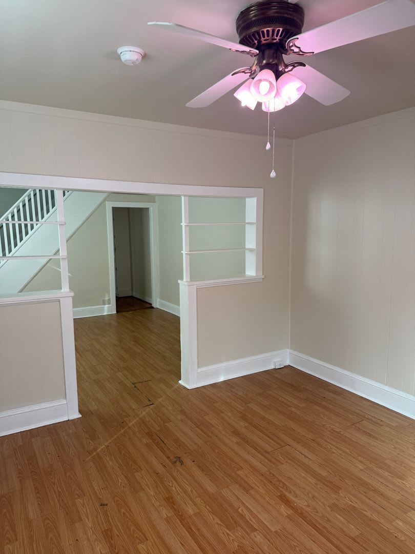 3 bedroom, 1 bath, 2 story half double house – photo 2