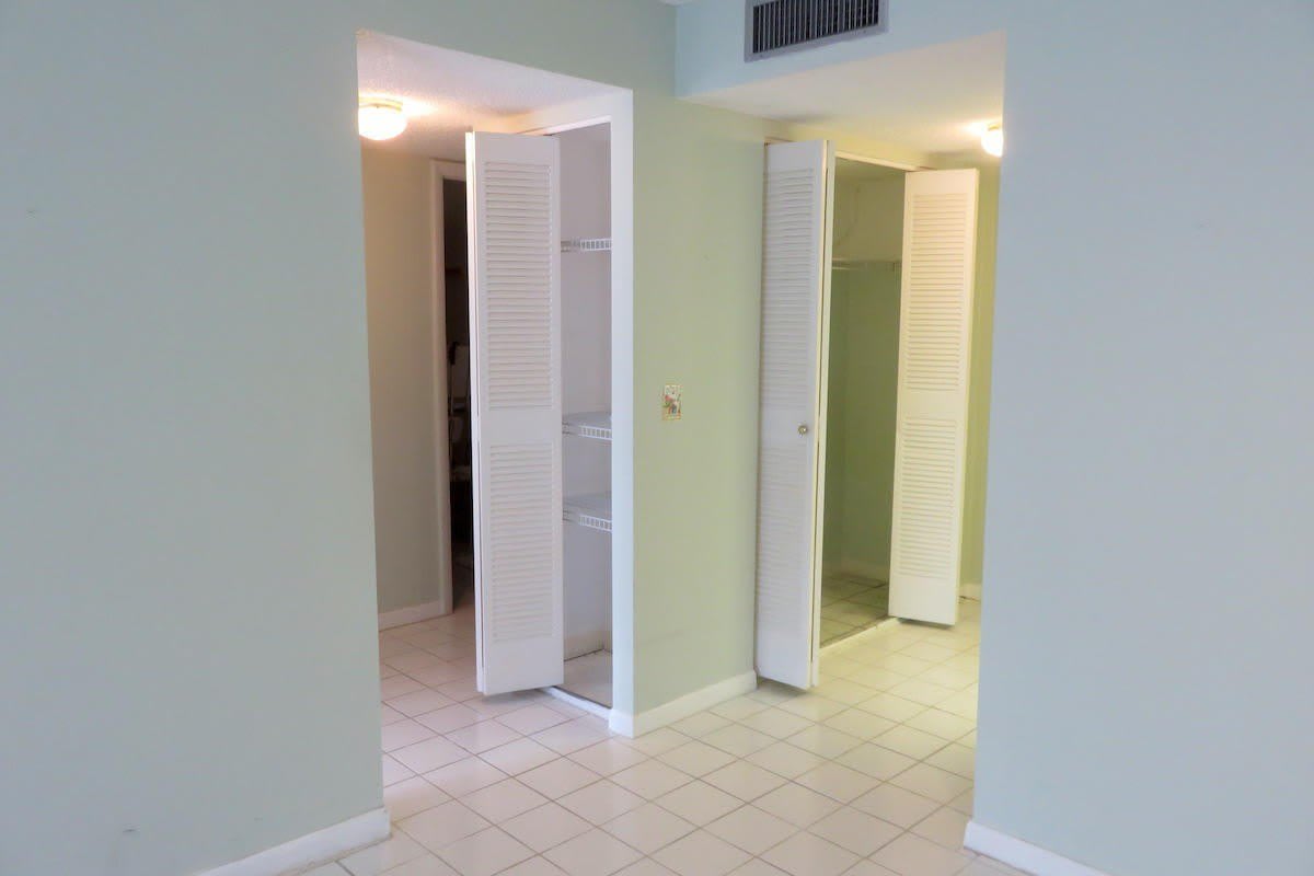 470 Executive Center Drive – photo 5