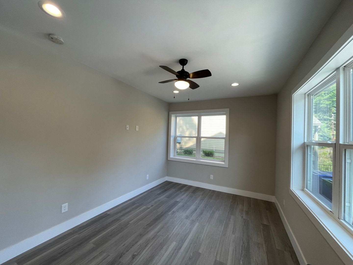 Stylish and convenient 1-bedroom apartment in a great location! – photo 2