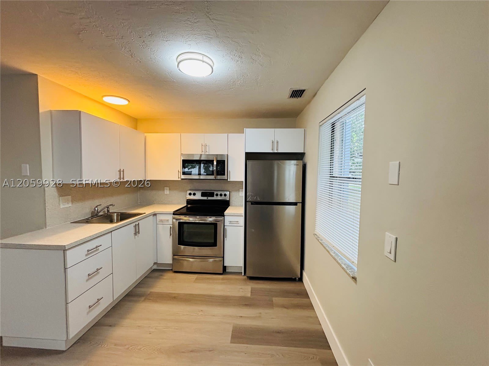 1011 Sw 8Th St – photo 3