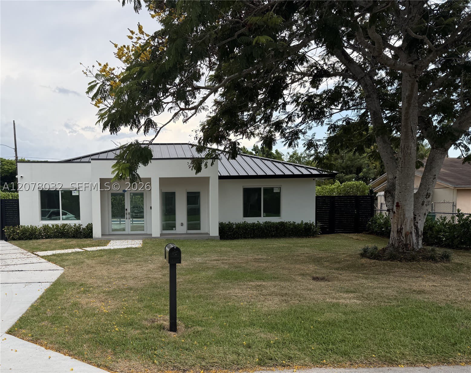 6099 SW 38th St – photo 1