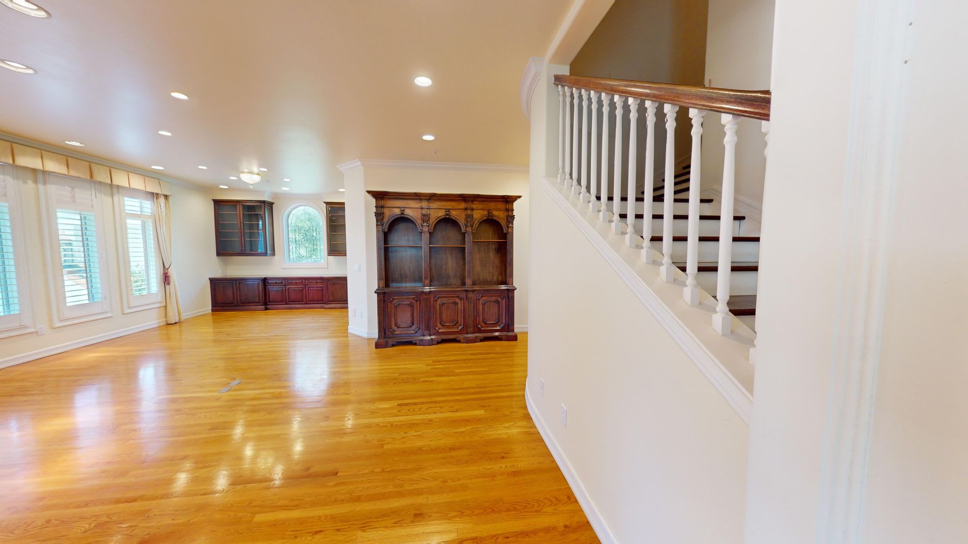 Spacious 4-bedroom 4.5 bath Home in a Gated Complex – photo 3