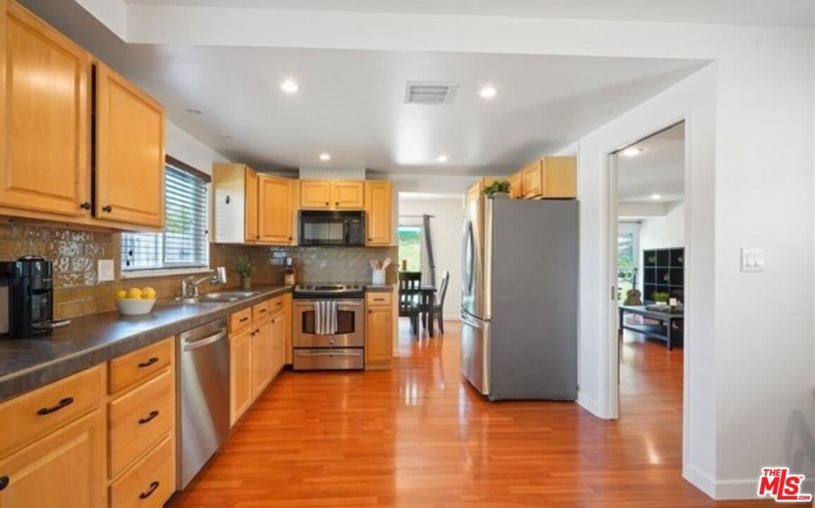 2590 Scott Pl – photo 3
