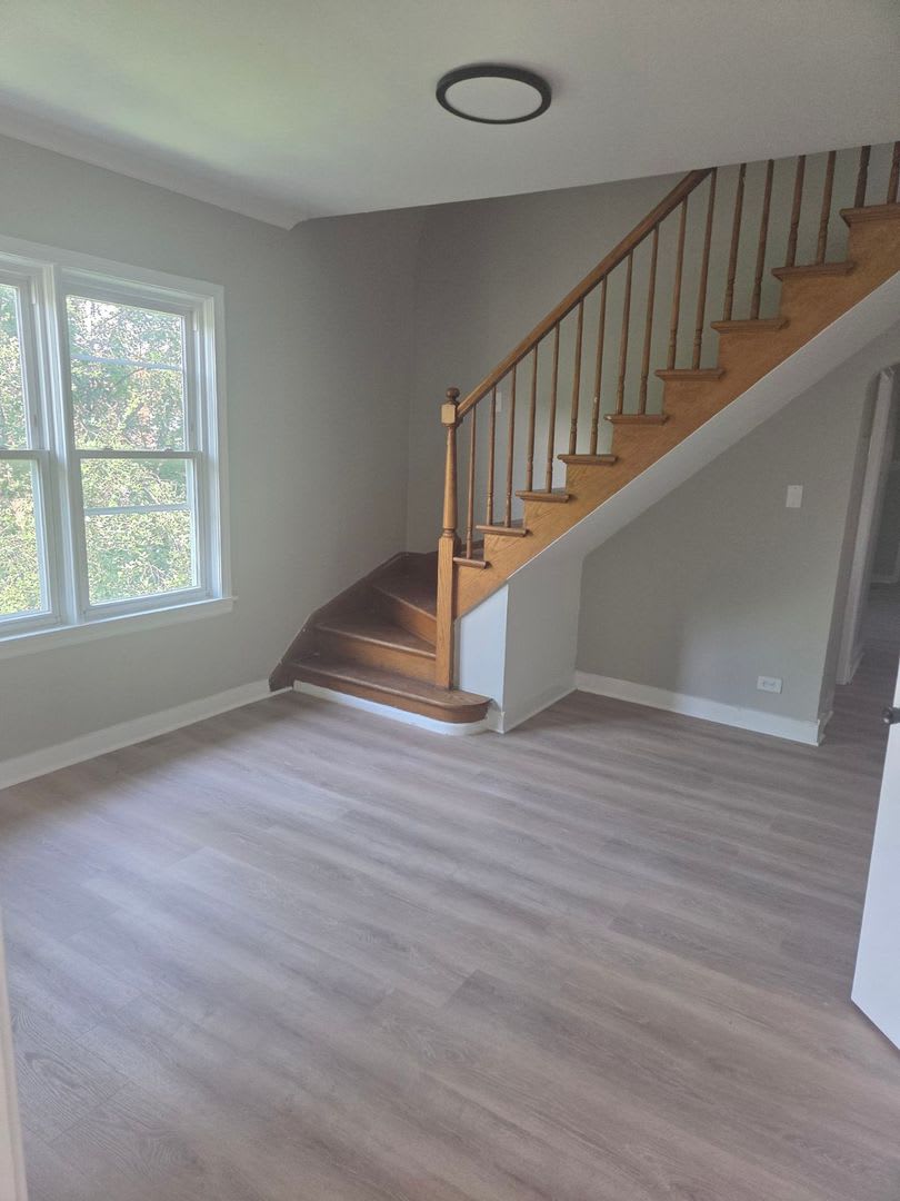 Spacious 5-Bedroom, 3-Bath Duplex-Up – photo 5