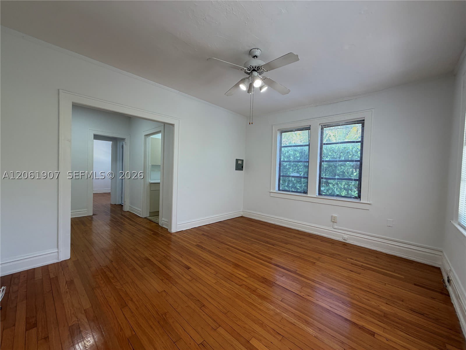 320 Mendoza Ave – photo 2