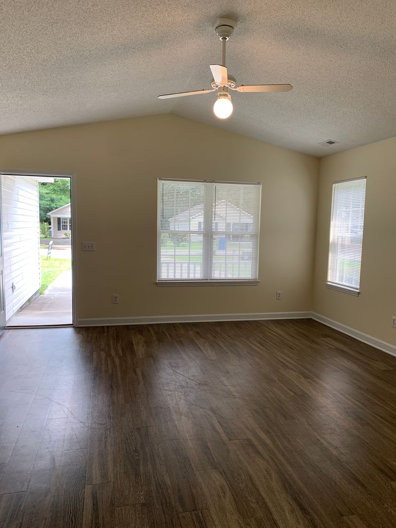 3 Bedroom 2 Bath House Available on Hillsdale Drive – photo 3