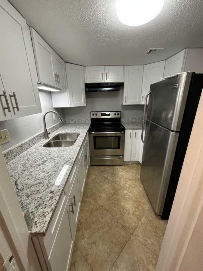 Cozy Upgraded 1Bedroom Condo – photo 1