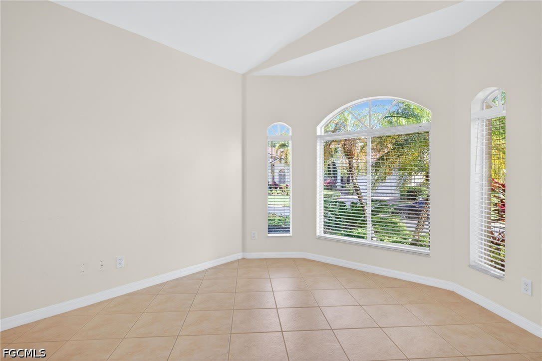 8369 Sumner Avenue – photo 3