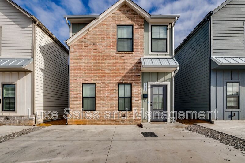 602 W 2Nd Street Suite 110 – photo 1