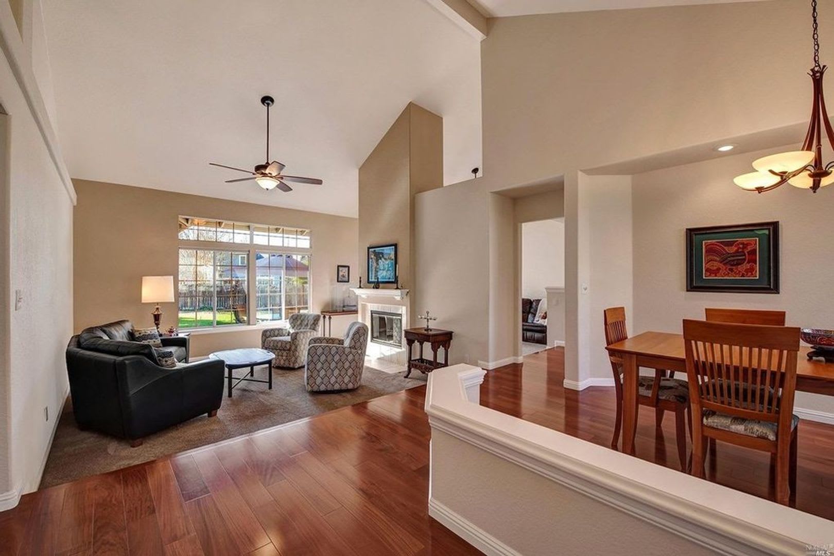 Beautiful Home in the Lakewood Hills Gated Community! – photo 4