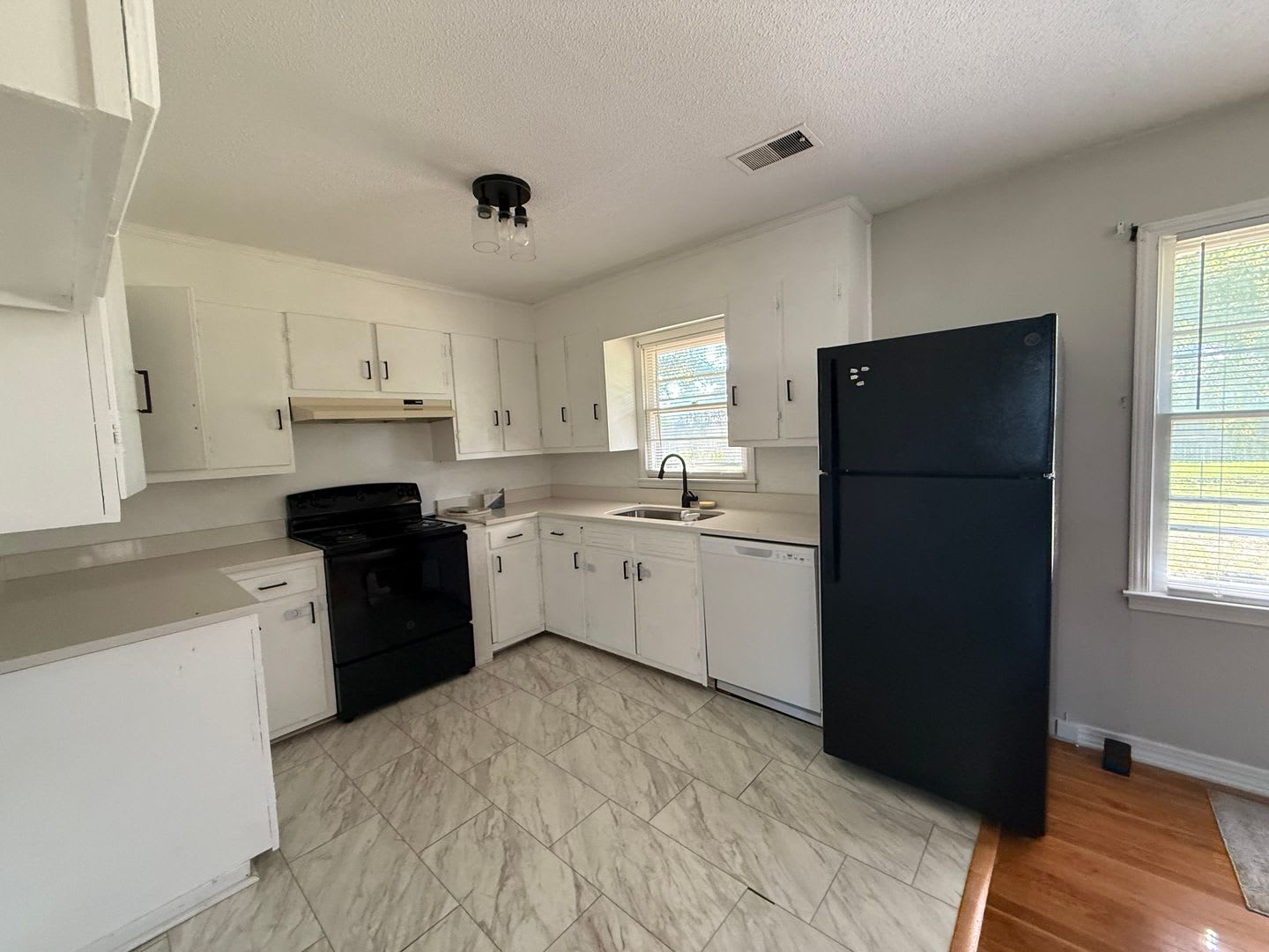 Now Available Charming 3 Bedroom 1 Bathroom Home In Muscle Shoals Al – photo 3