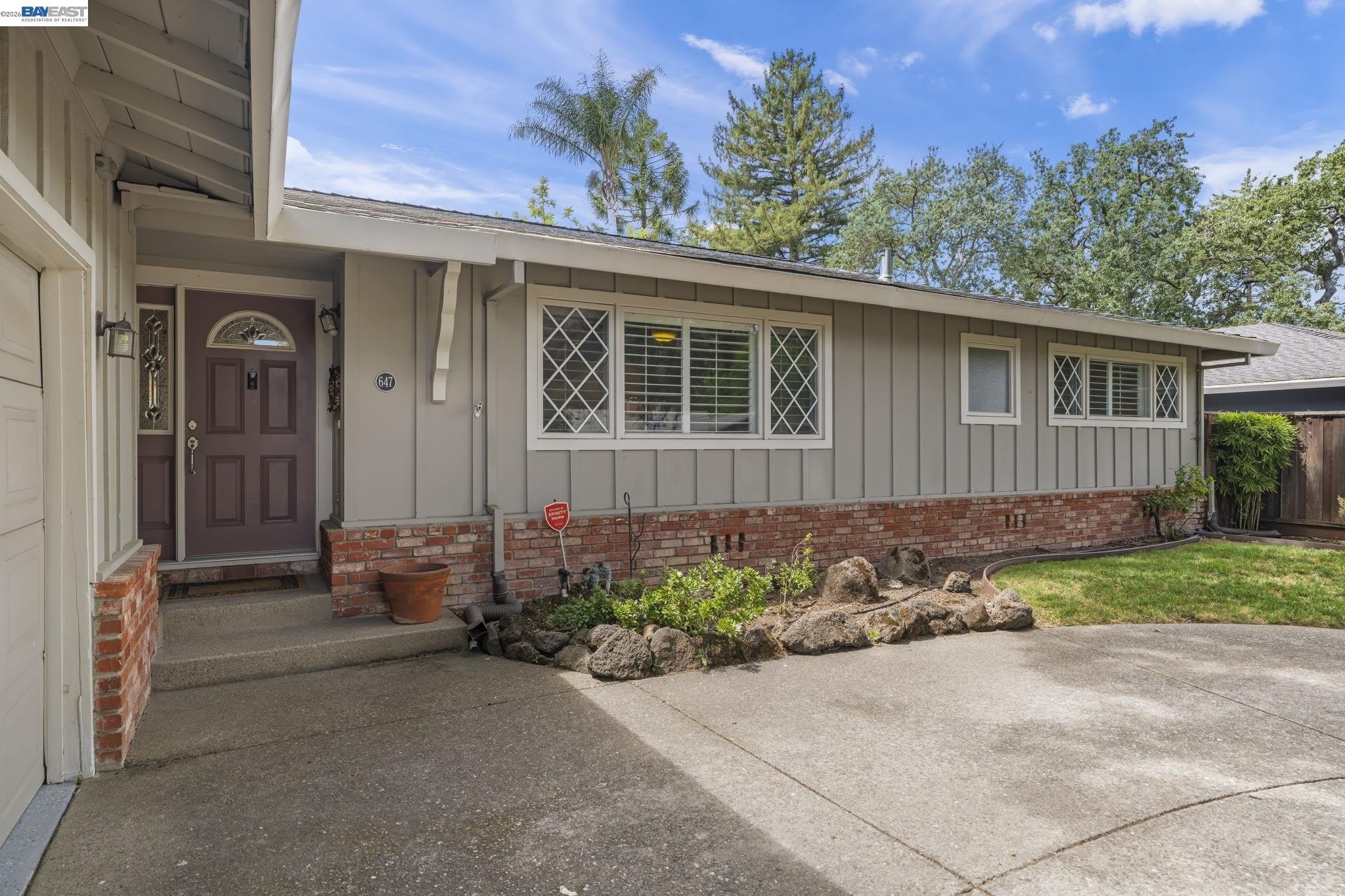 647 Bonita Ave – photo 1